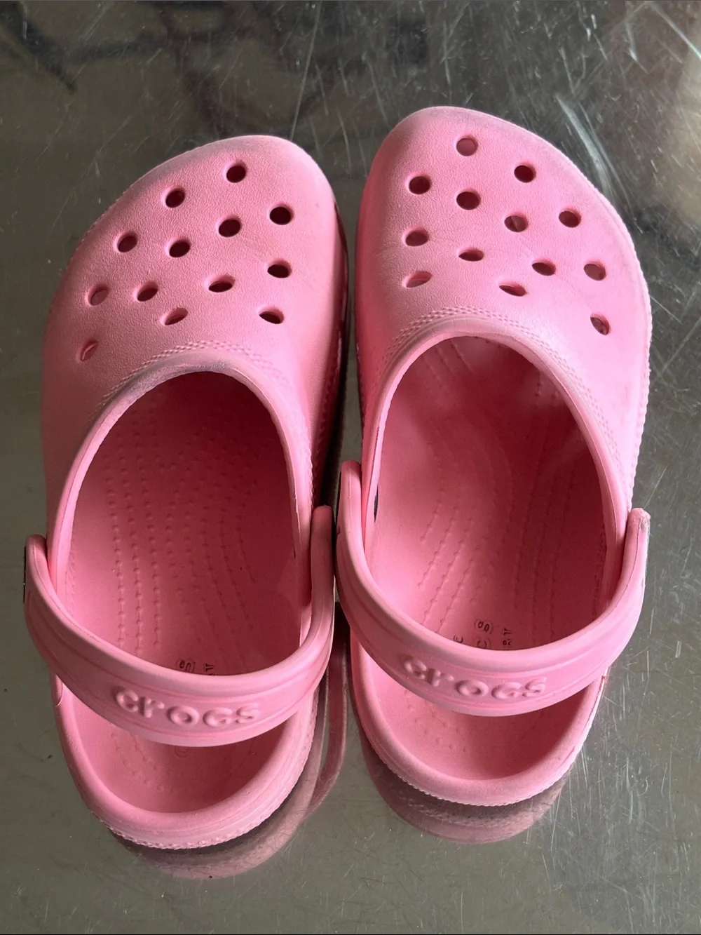 CROCS Kids Classic Clog in Bright Pink
